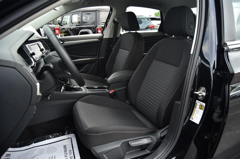 Volkswagen Jetta Vehicle Image 18