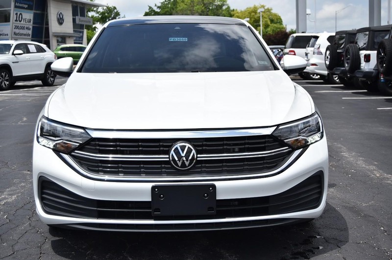 Volkswagen Jetta Vehicle Image 04