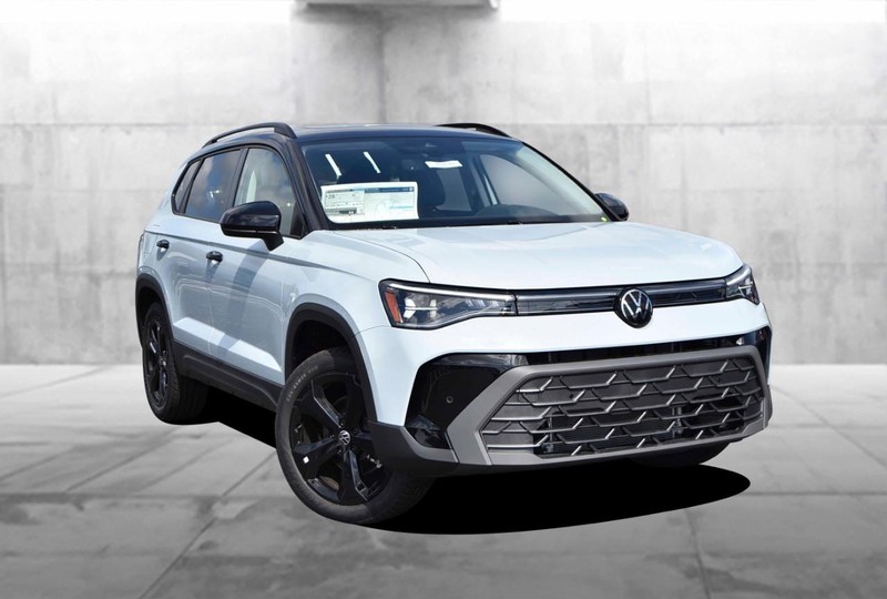 Volkswagen Taos Vehicle Image 02