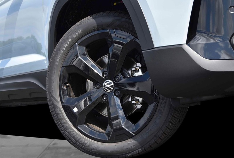 Volkswagen Taos Vehicle Image 03