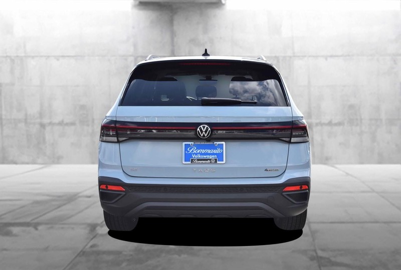 Volkswagen Taos Vehicle Image 06