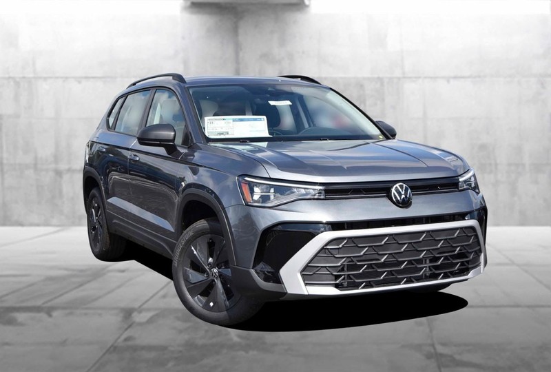 Volkswagen Taos Vehicle Image 02