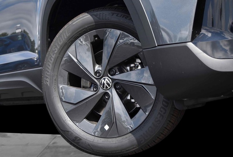 Volkswagen Taos Vehicle Image 03