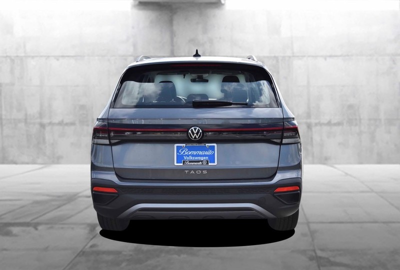 Volkswagen Taos Vehicle Image 06