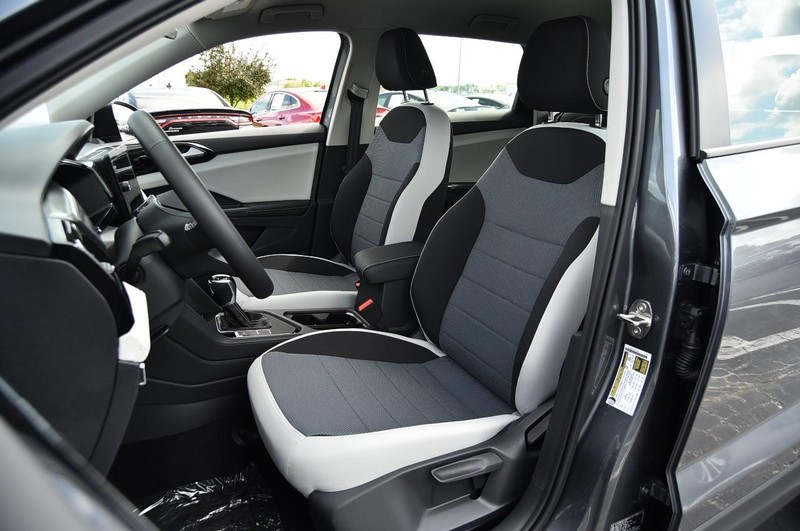 Volkswagen Taos Vehicle Image 18