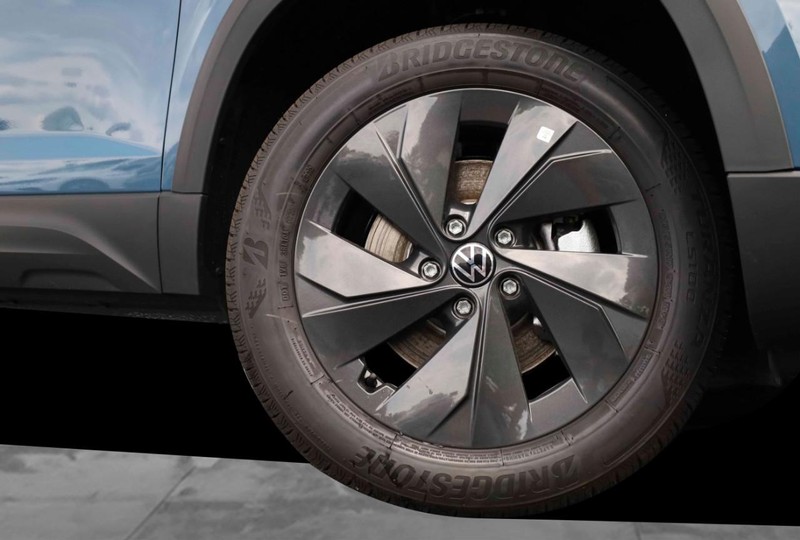 Volkswagen Taos Vehicle Image 03
