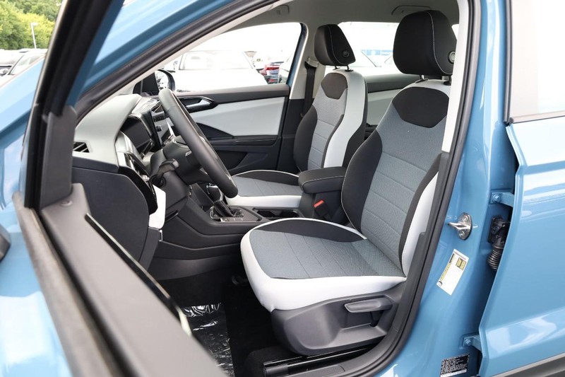 Volkswagen Taos Vehicle Image 10