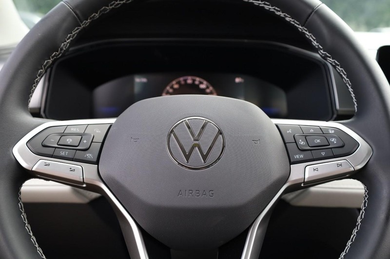 Volkswagen Taos Vehicle Image 11