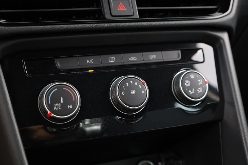 Volkswagen Taos Vehicle Image 16