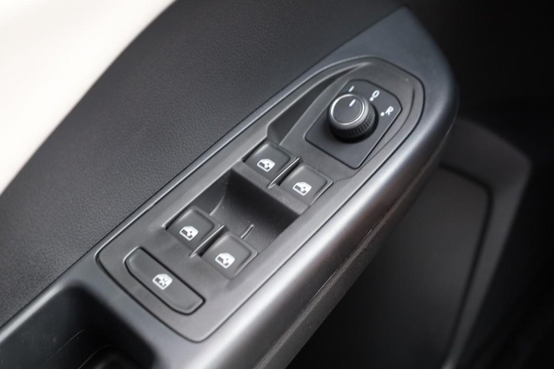 Volkswagen Taos Vehicle Image 20