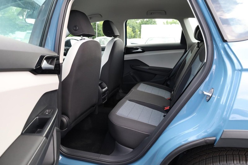 Volkswagen Taos Vehicle Image 23