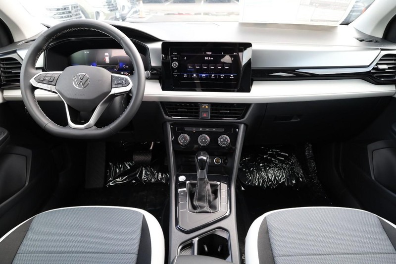 Volkswagen Taos Vehicle Image 24
