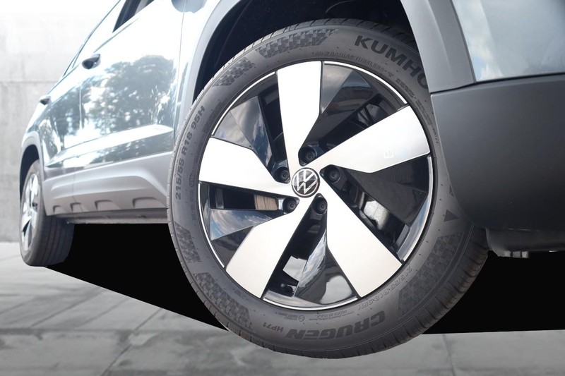 Volkswagen Taos Vehicle Image 03