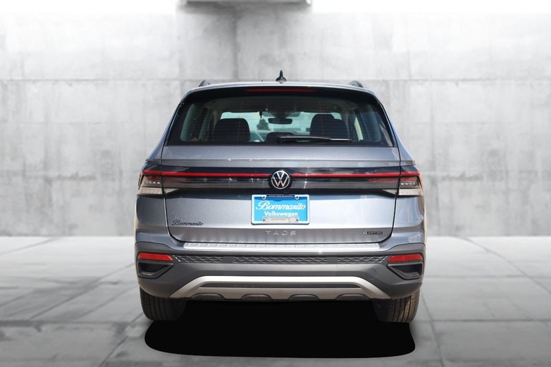 Volkswagen Taos Vehicle Image 06
