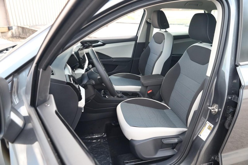 Volkswagen Taos Vehicle Image 08