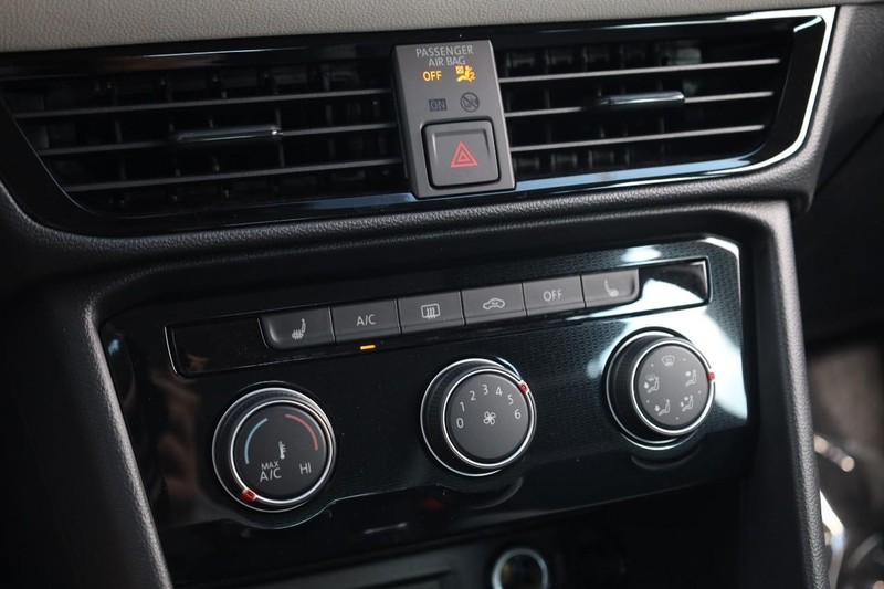 Volkswagen Taos Vehicle Image 13