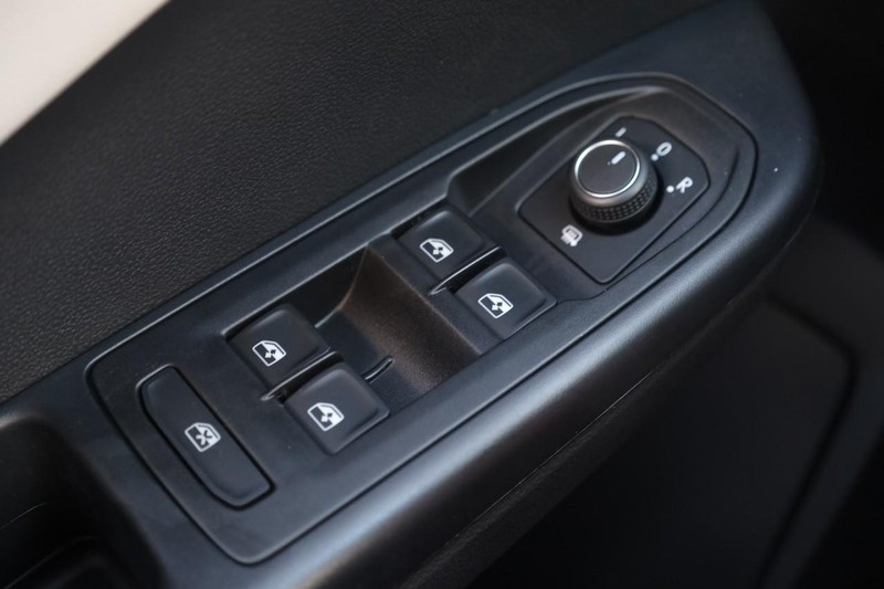 Volkswagen Taos Vehicle Image 17