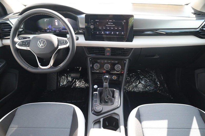 Volkswagen Taos Vehicle Image 21