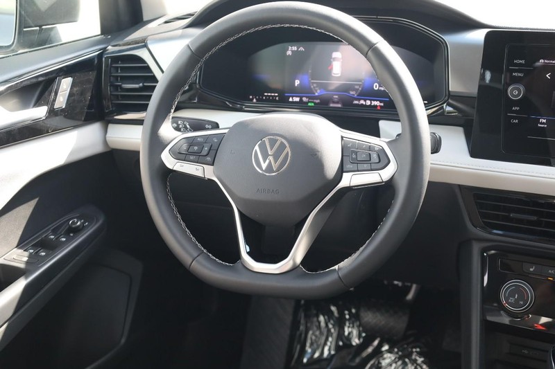 Volkswagen Taos Vehicle Image 22
