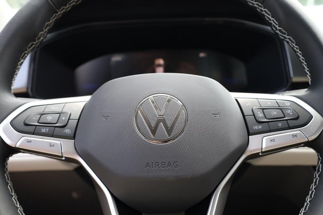 Volkswagen Taos Vehicle Image 11