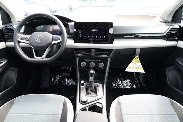 Volkswagen Taos Vehicle Image 24