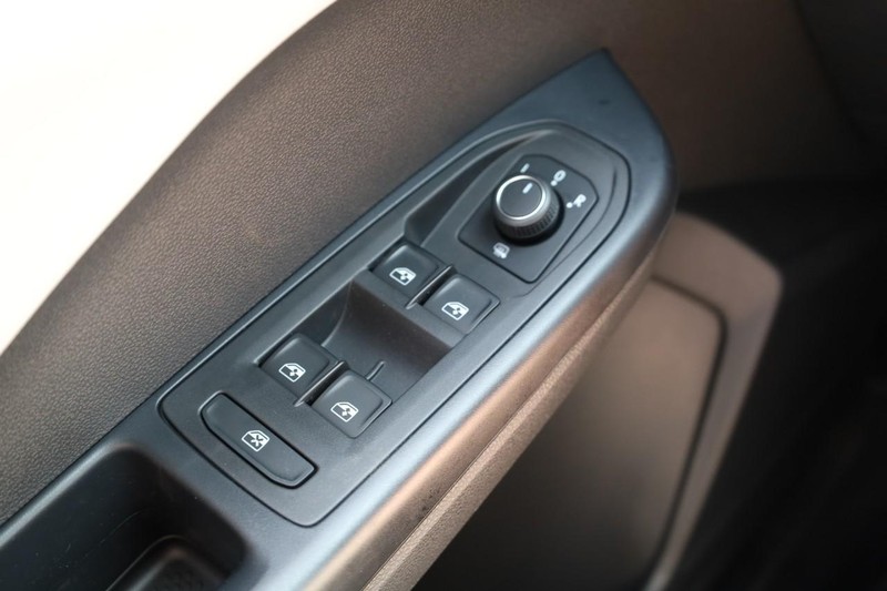 Volkswagen Taos Vehicle Image 20