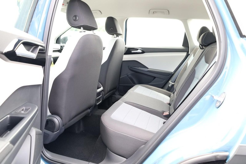 Volkswagen Taos Vehicle Image 23