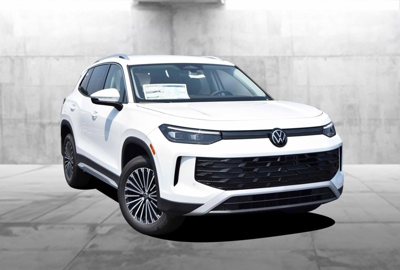 Volkswagen Tiguan Vehicle Image 02