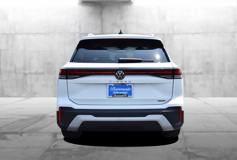 Volkswagen Tiguan Vehicle Image 06