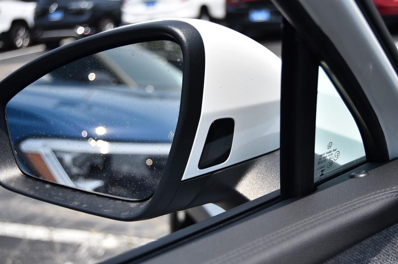 Volkswagen Tiguan Vehicle Image 09