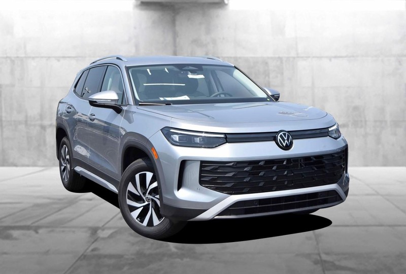 Volkswagen Tiguan Vehicle Image 02