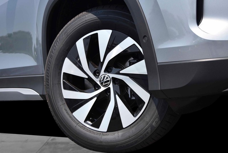 Volkswagen Tiguan Vehicle Image 03