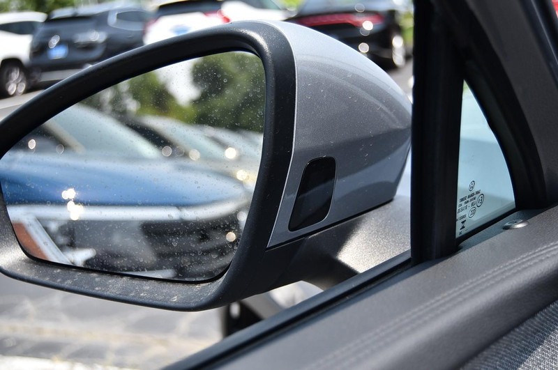 Volkswagen Tiguan Vehicle Image 09