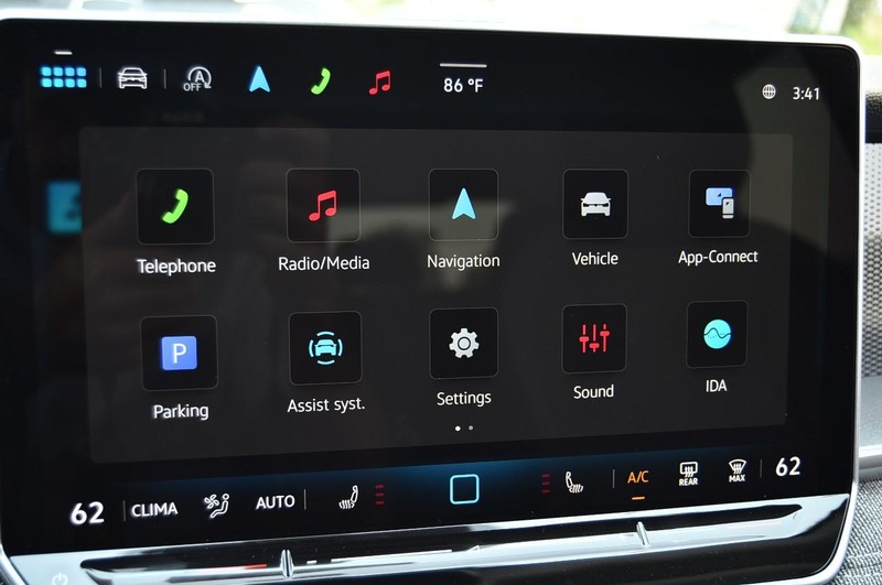Volkswagen Tiguan Vehicle Image 13