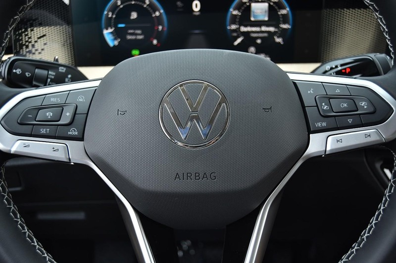 Volkswagen Tiguan Vehicle Image 15