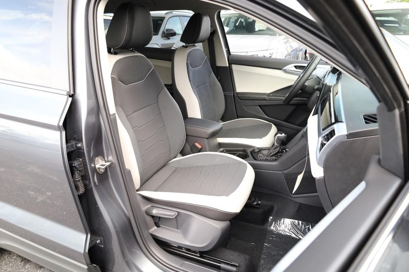 Volkswagen Taos Vehicle Image 27