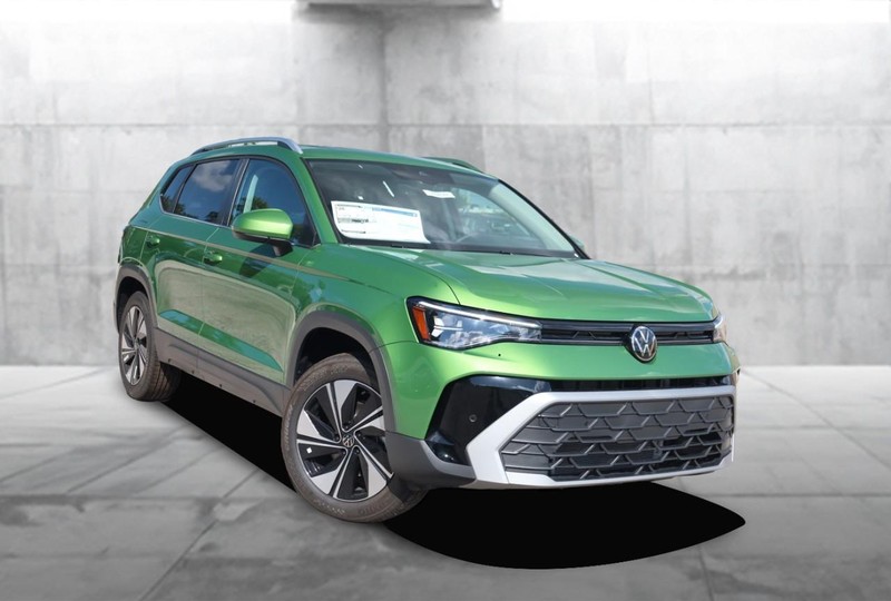 Volkswagen Taos Vehicle Image 02