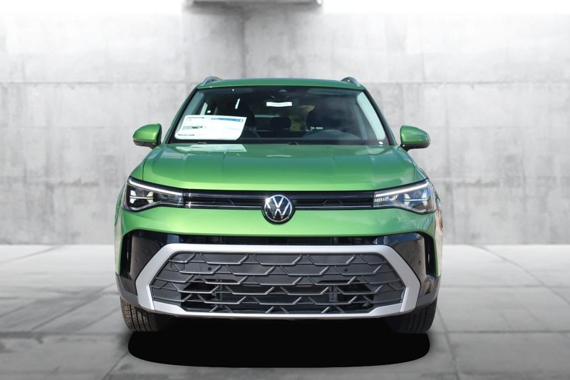 Volkswagen Taos Vehicle Image 04
