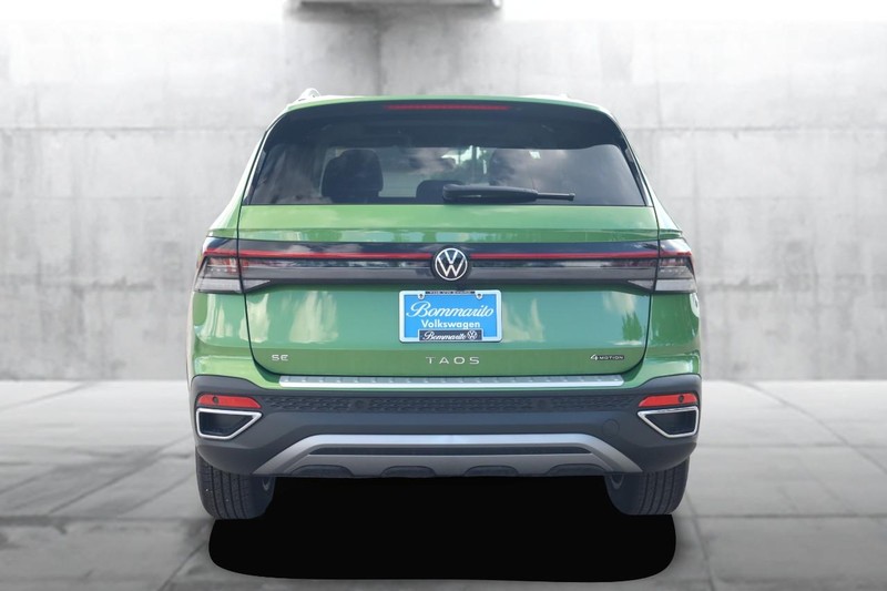 Volkswagen Taos Vehicle Image 06