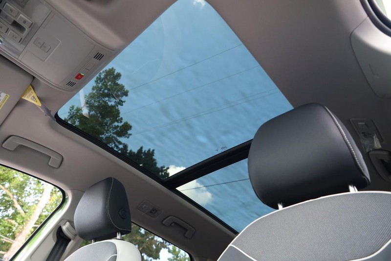 Volkswagen Taos Vehicle Image 09