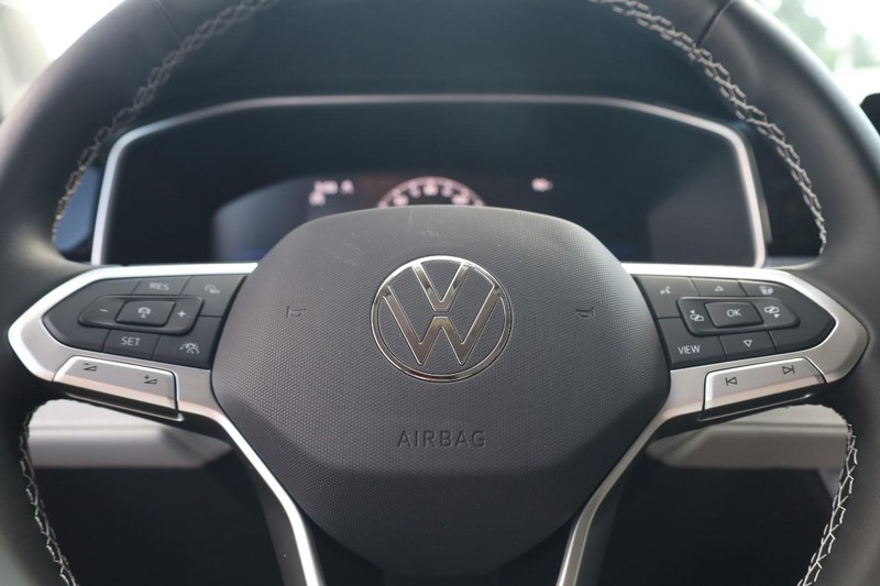Volkswagen Taos Vehicle Image 11