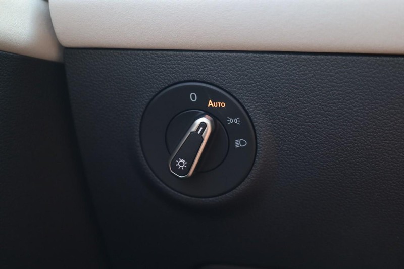 Volkswagen Taos Vehicle Image 20