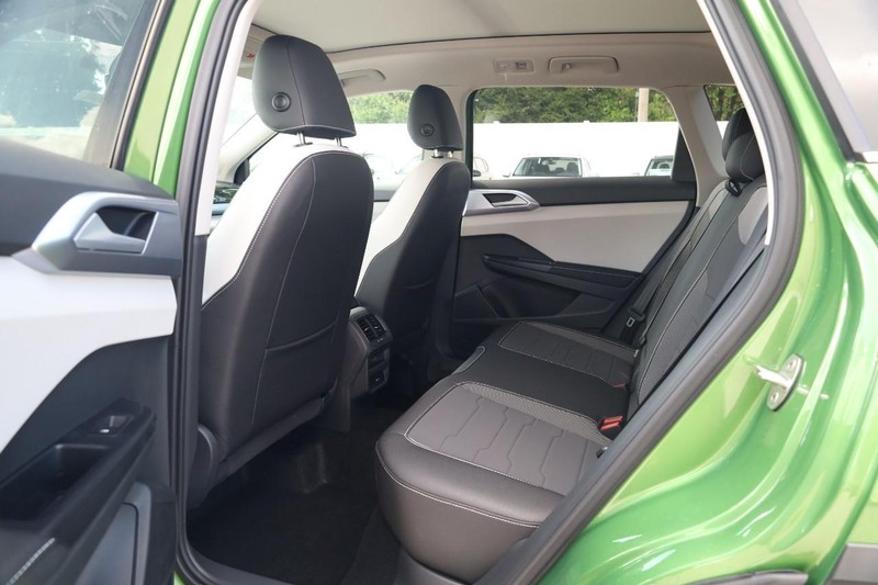 Volkswagen Taos Vehicle Image 22