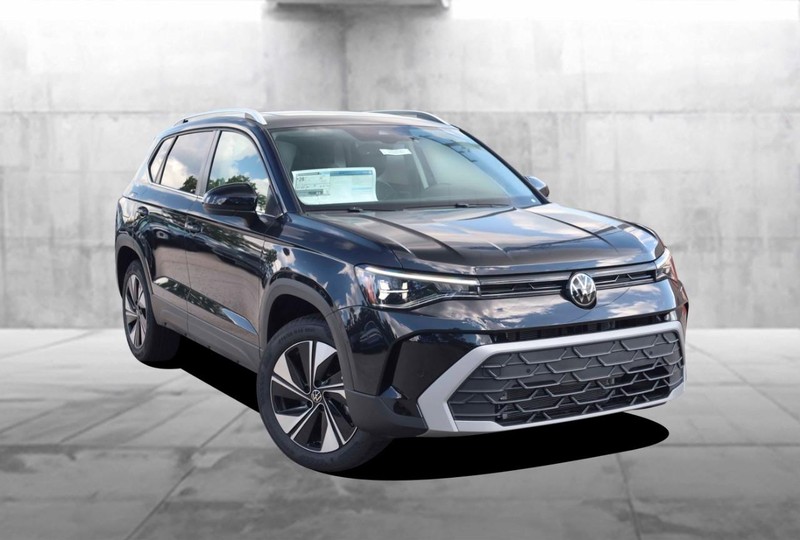 Volkswagen Taos Vehicle Image 02