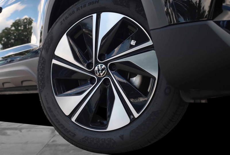 Volkswagen Taos Vehicle Image 03