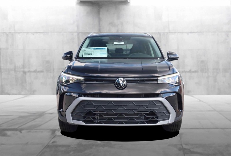 Volkswagen Taos Vehicle Image 04