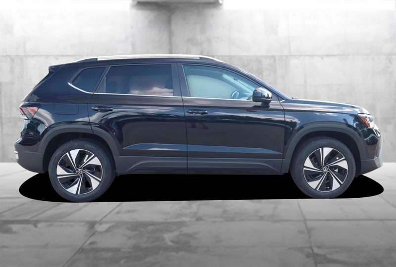 Volkswagen Taos Vehicle Image 05