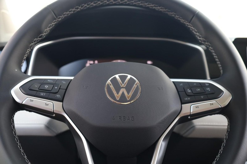 Volkswagen Taos Vehicle Image 11