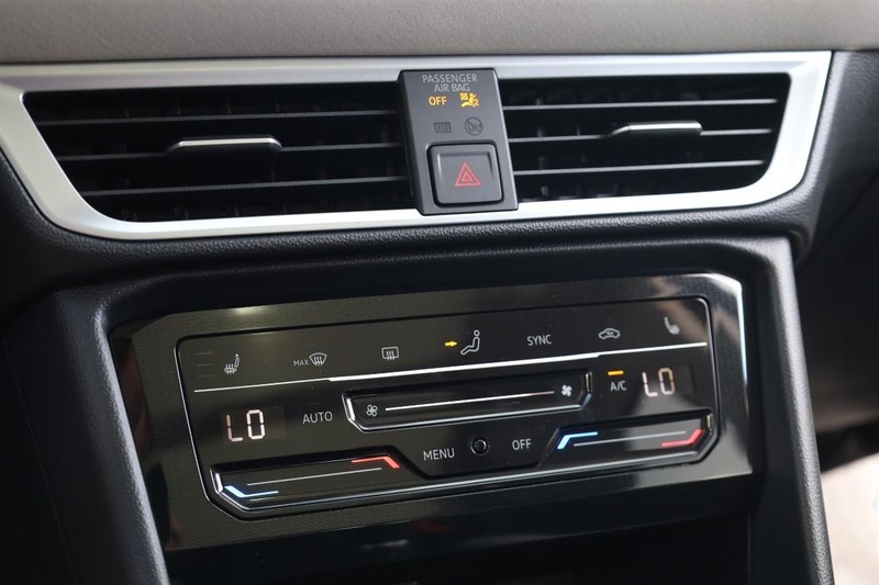 Volkswagen Taos Vehicle Image 15