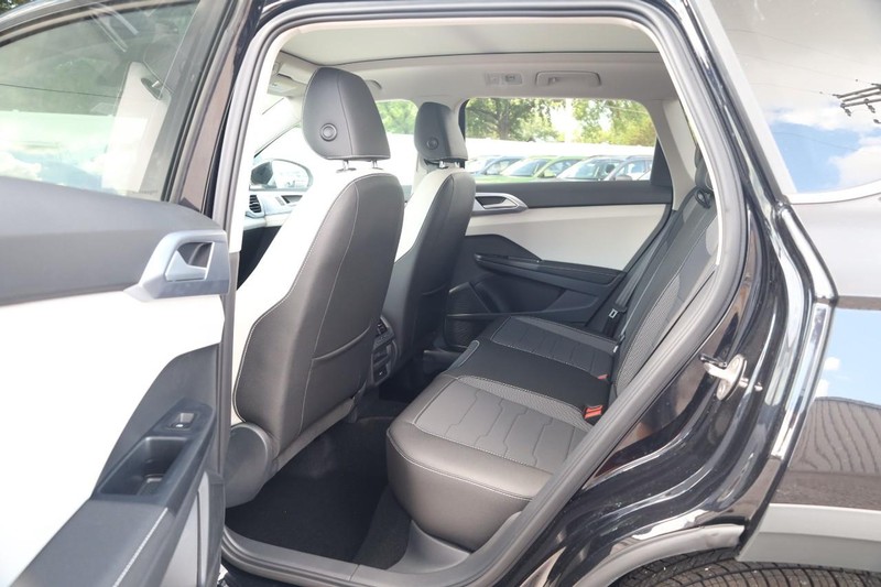 Volkswagen Taos Vehicle Image 22